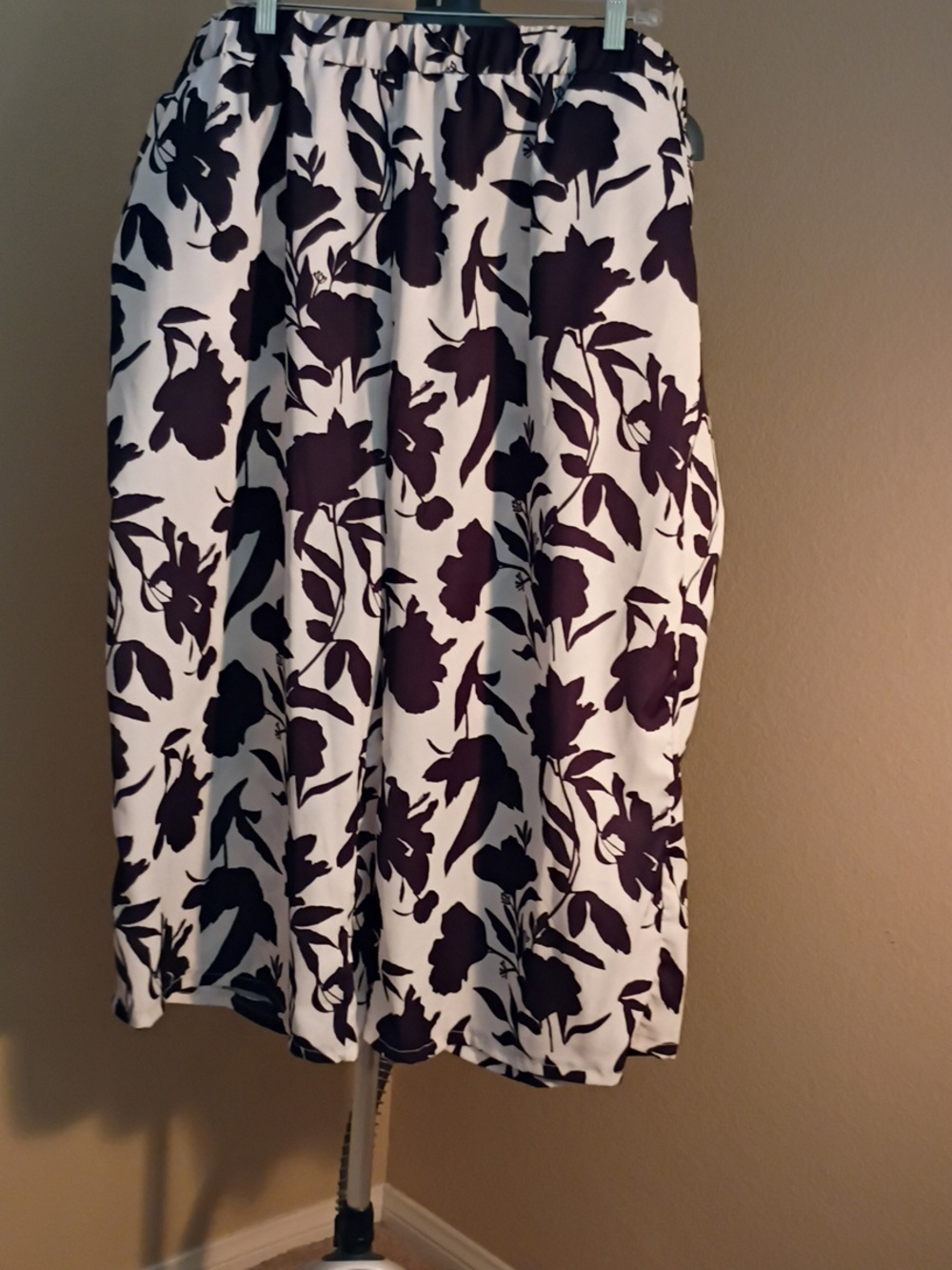 NWOT EMERY ROSE Wide Leg Floral Palazzo Pants in White and Black Size 5X